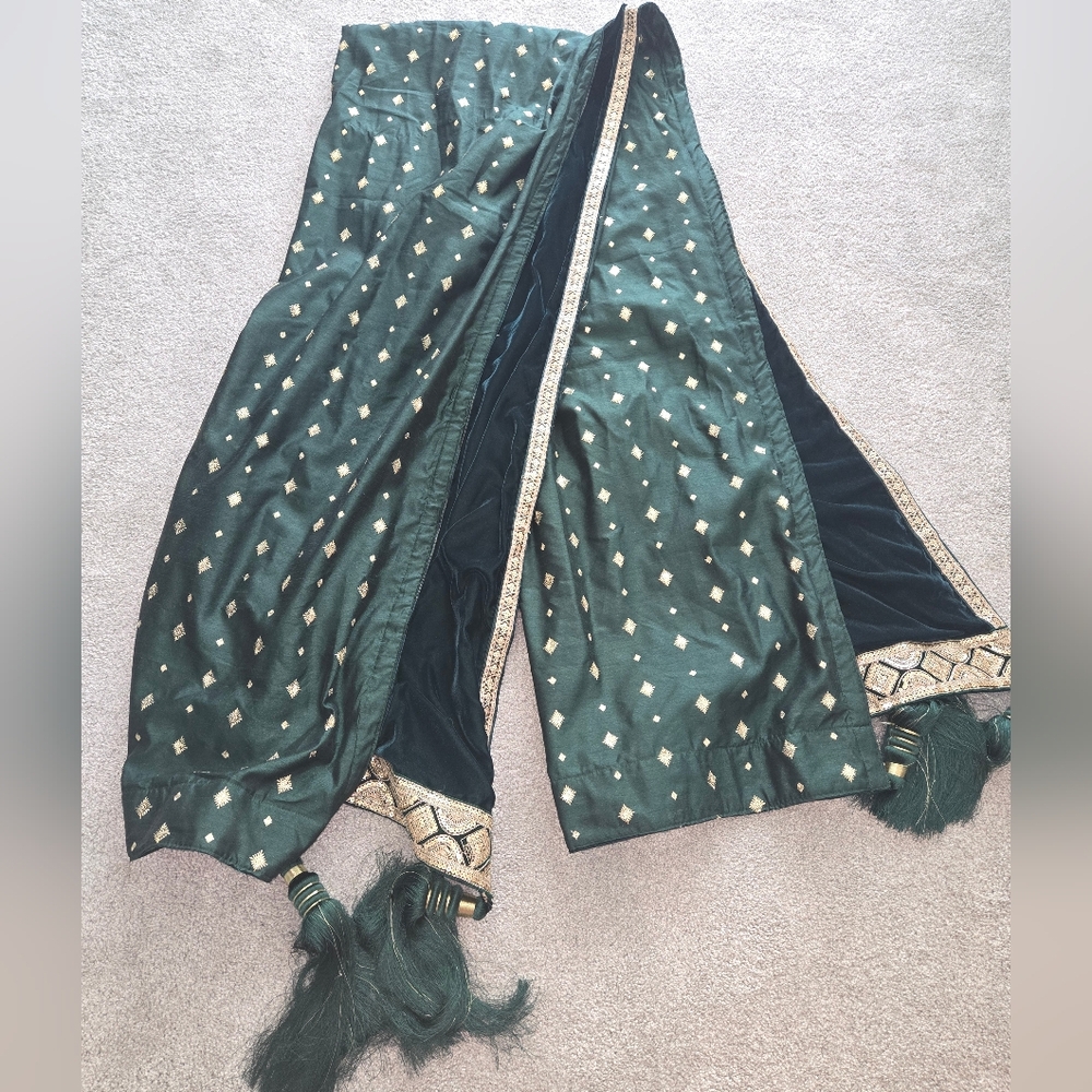 Reversible Dark Green Shawl